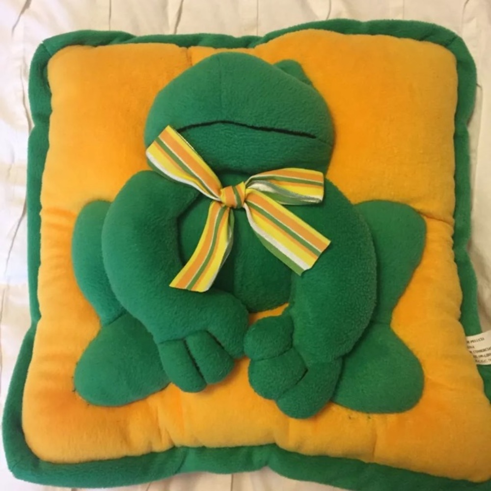 3-D children’s frog 🐸 accent pillow - Picture 10 of 16